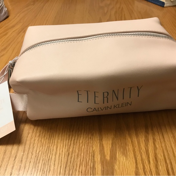 Calvin Klien pouch - Picture 4 of 6